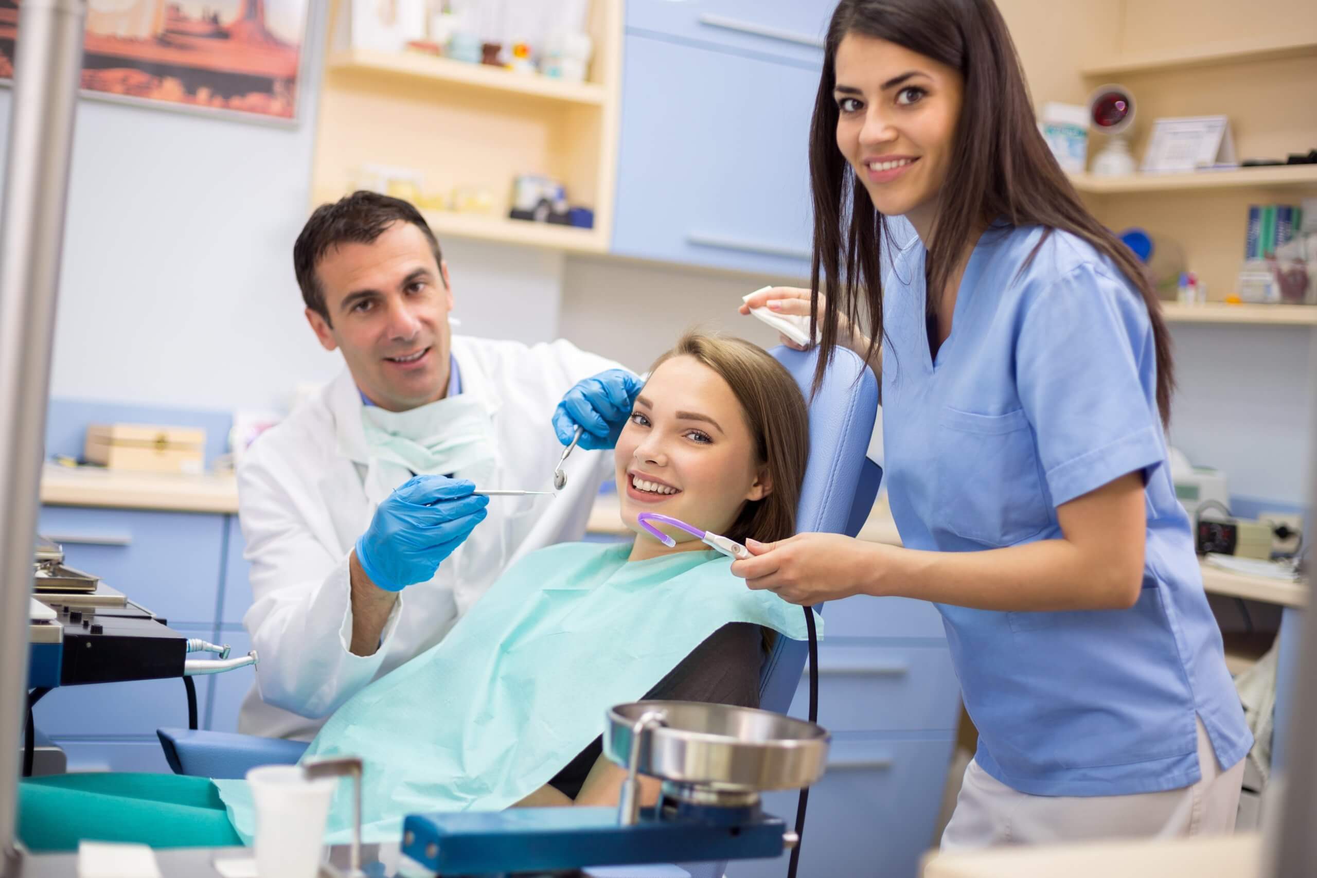 Проверенные стоматологические клиники: как найти надежное место для заботы о своих зубах