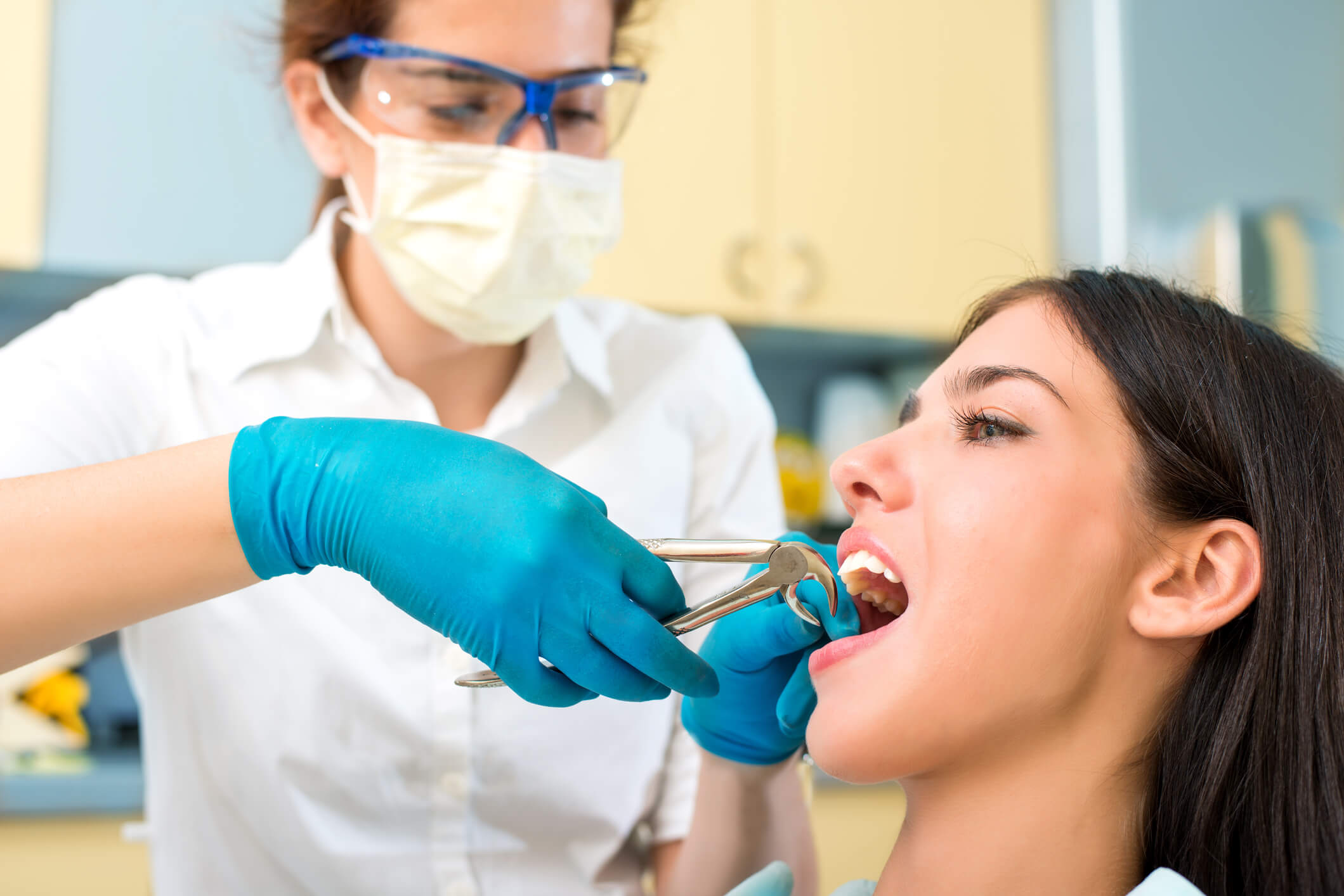 Удаление зуба: все, что нужно знать перед процедурой
