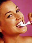Чистить зубы после еды вредно...
